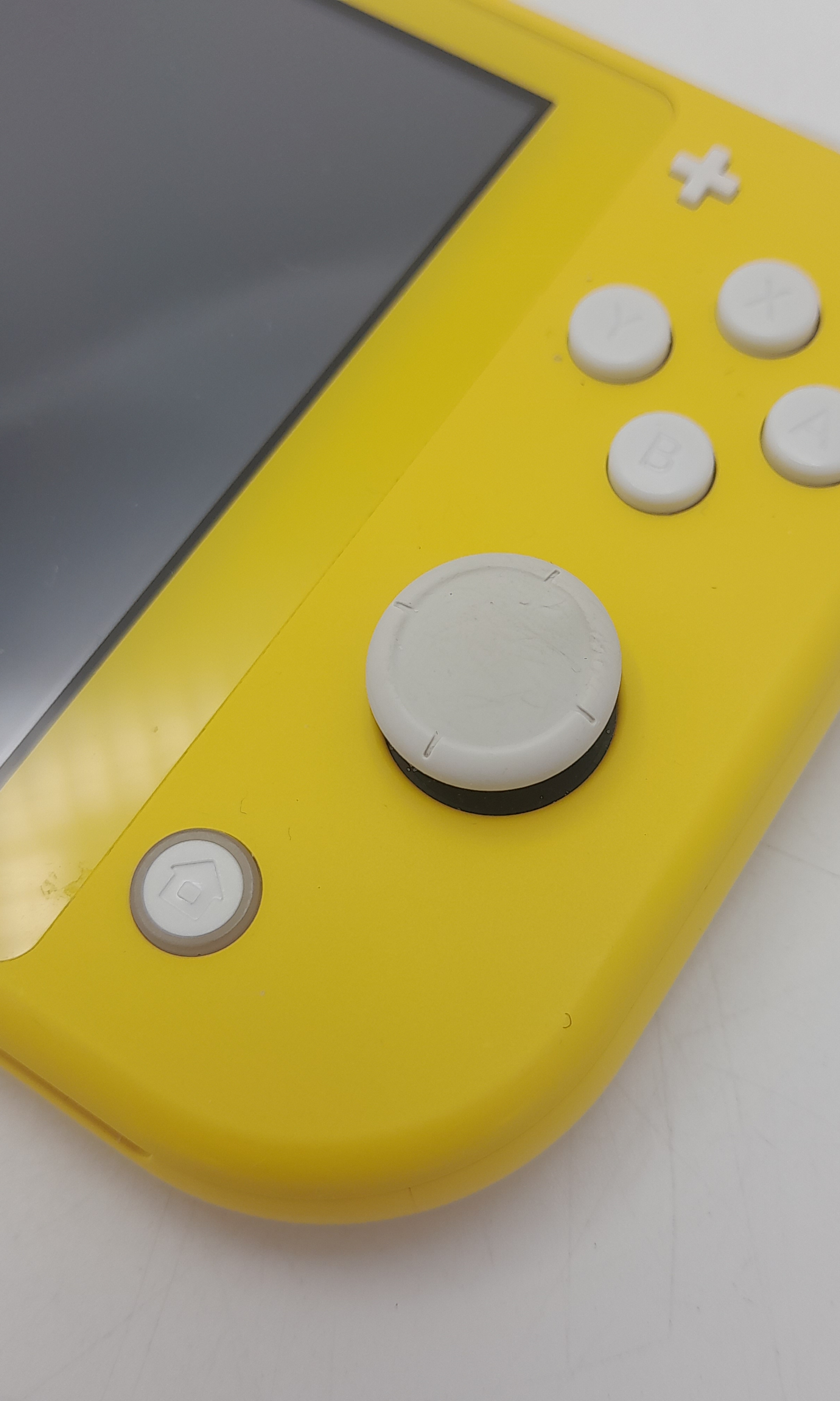 Foto van Nintendo Switch Lite Geel - Nette Staat