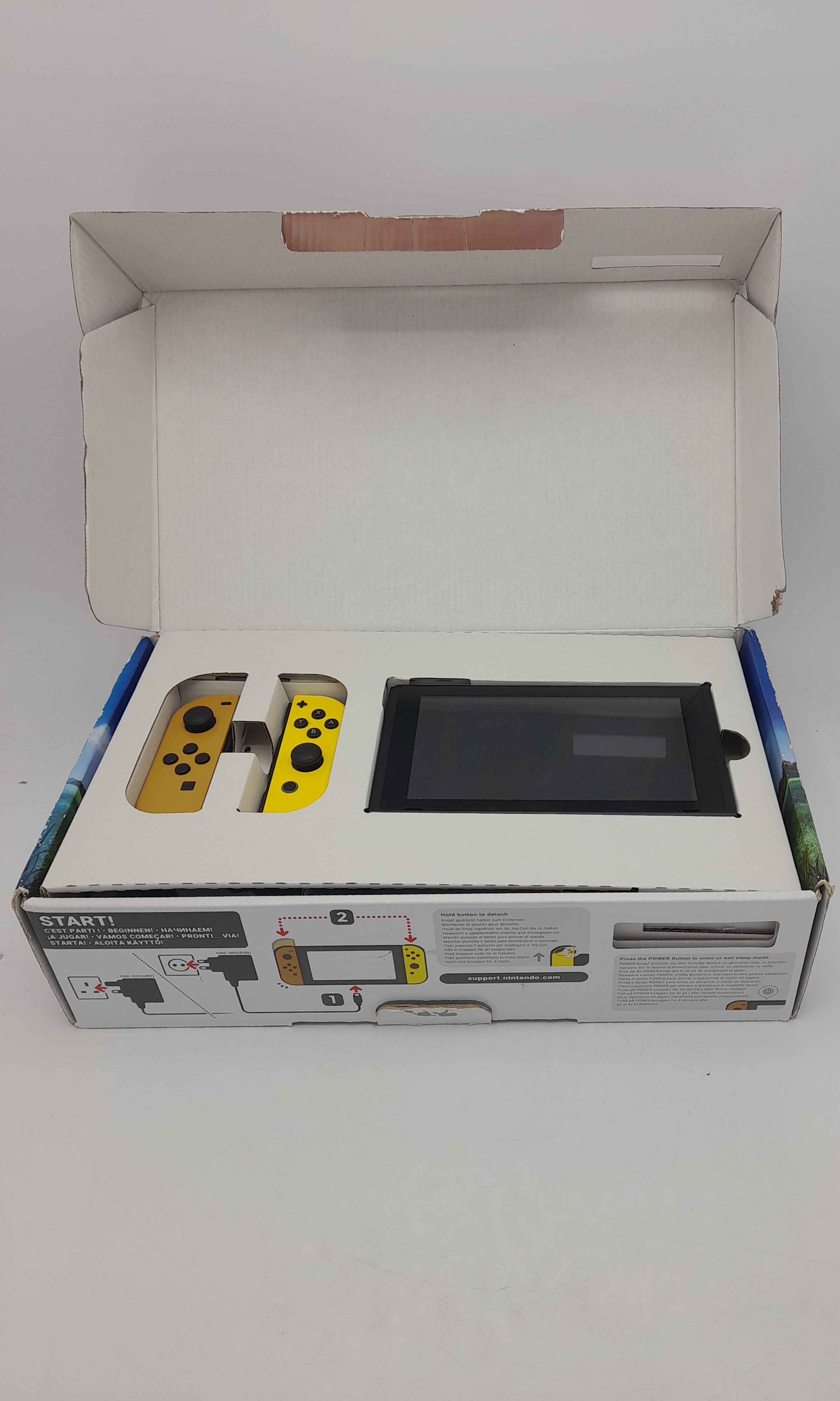 Foto van Nintendo Switch Pikachu & Eevee Edition Zeer Mooi & in Doos