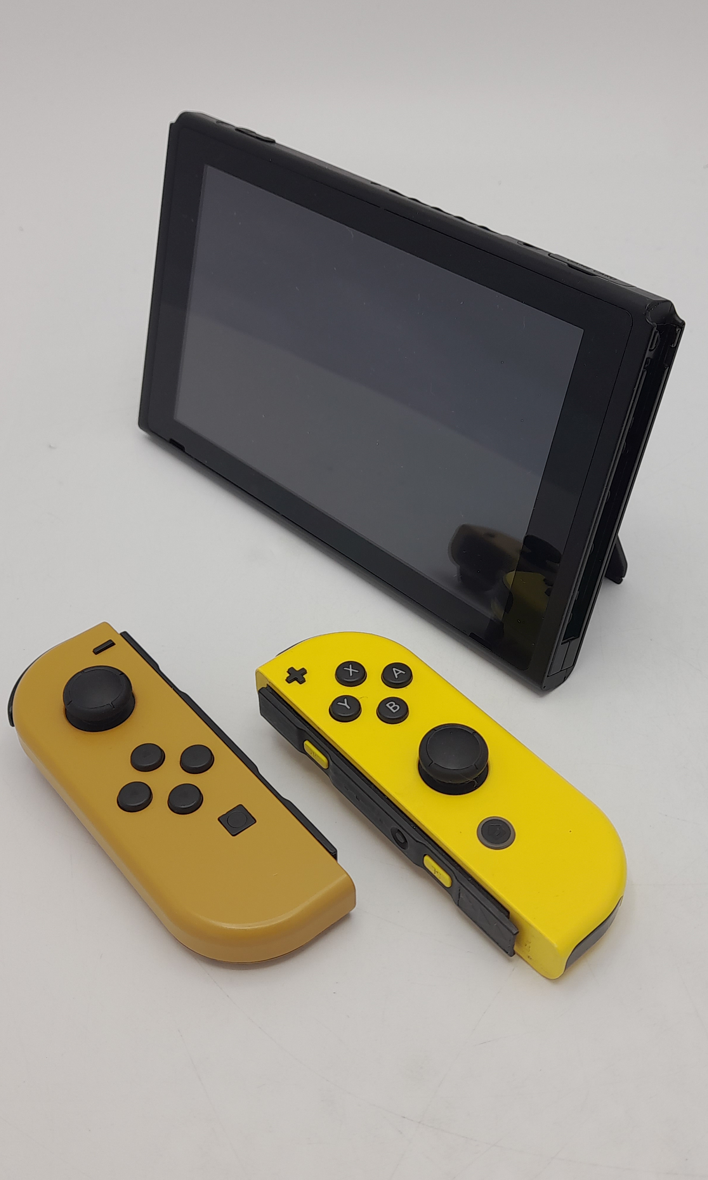 Foto van Nintendo Switch Pikachu & Eevee Edition Zeer Mooi & in Doos